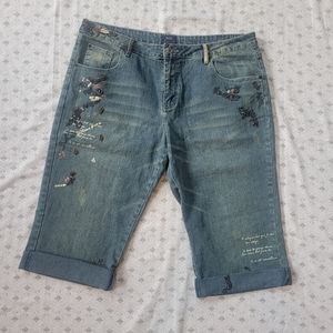Bailey's Point Detailed Stretch Capri